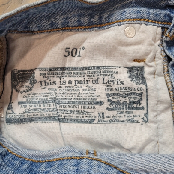 Levi's Jean Shorts Women's sz 26 501 Button Fly Distressed Jean Shorts - Picture 5 of 12